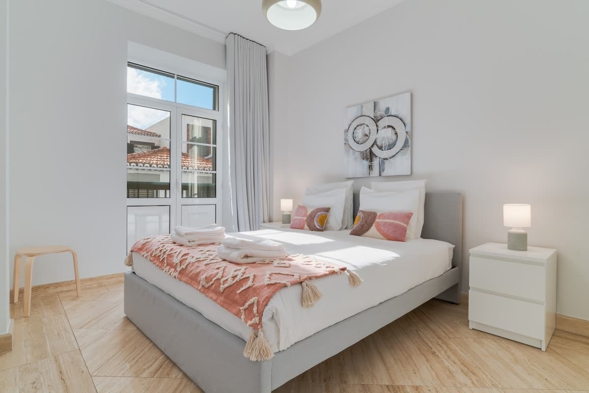 Bedroom with queen size bed