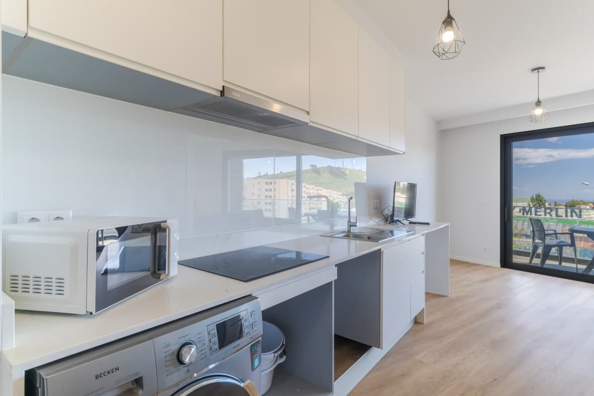 Fully equipped Kitchen with a Washing Machine