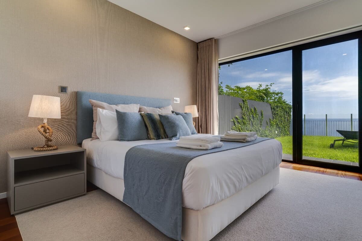 Bedroom Queen Size Bed